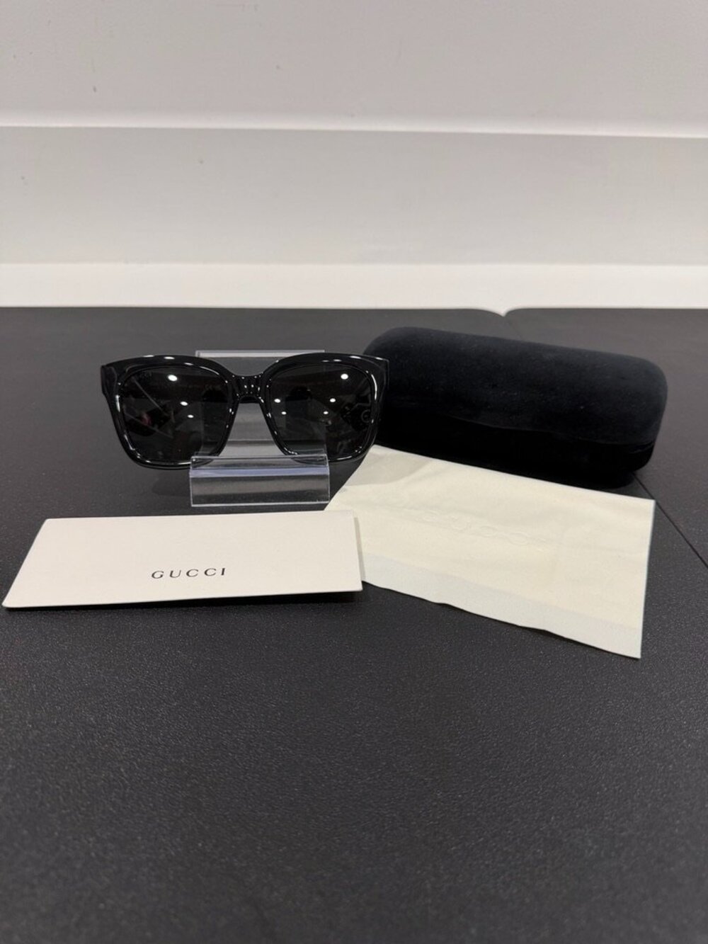 NIC Gucci GG1338S Black Square Sunglasses with Gold GG Logo (JB1585)